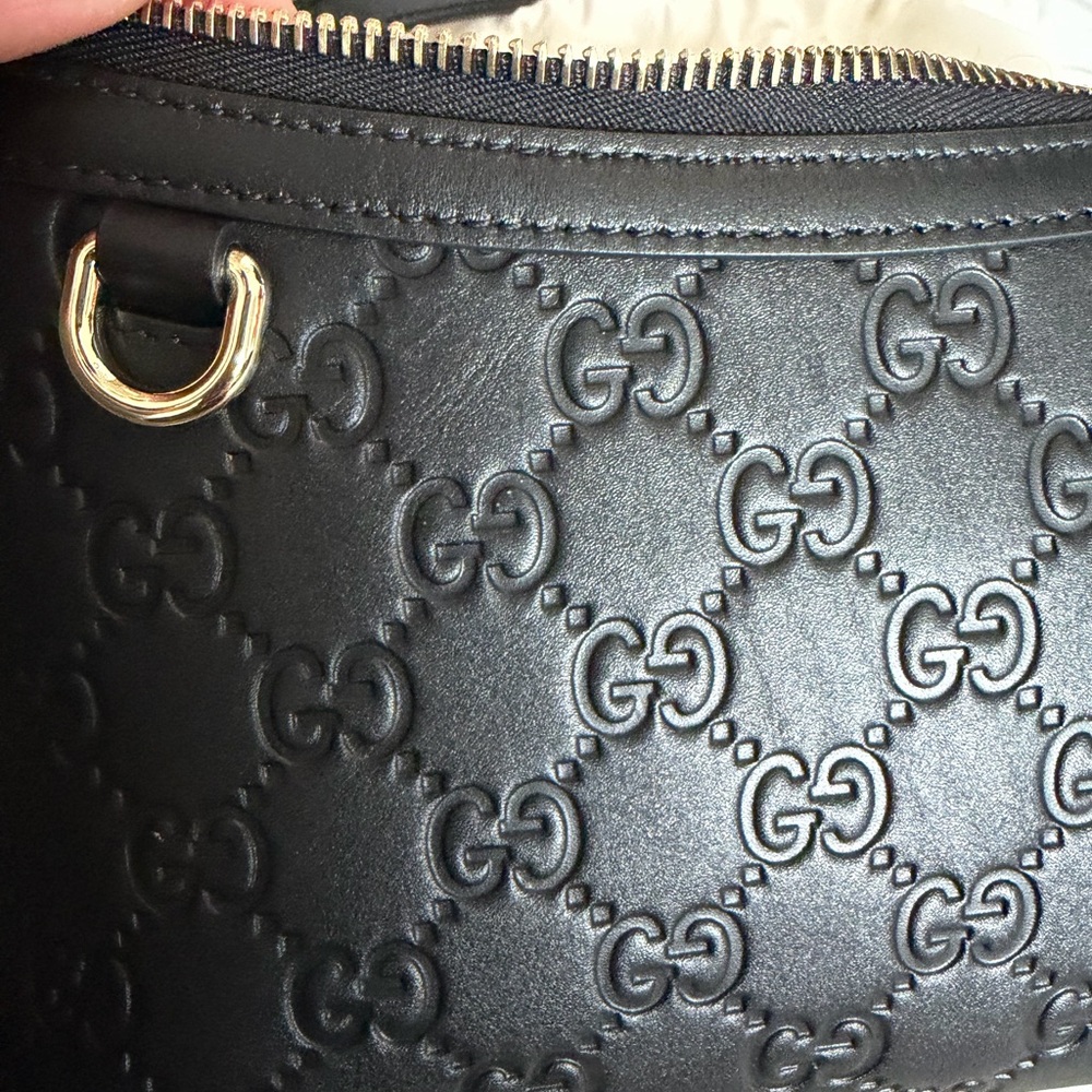 Gucci Black Embossed Leather Shoulder Bag - Picture 7 of 10